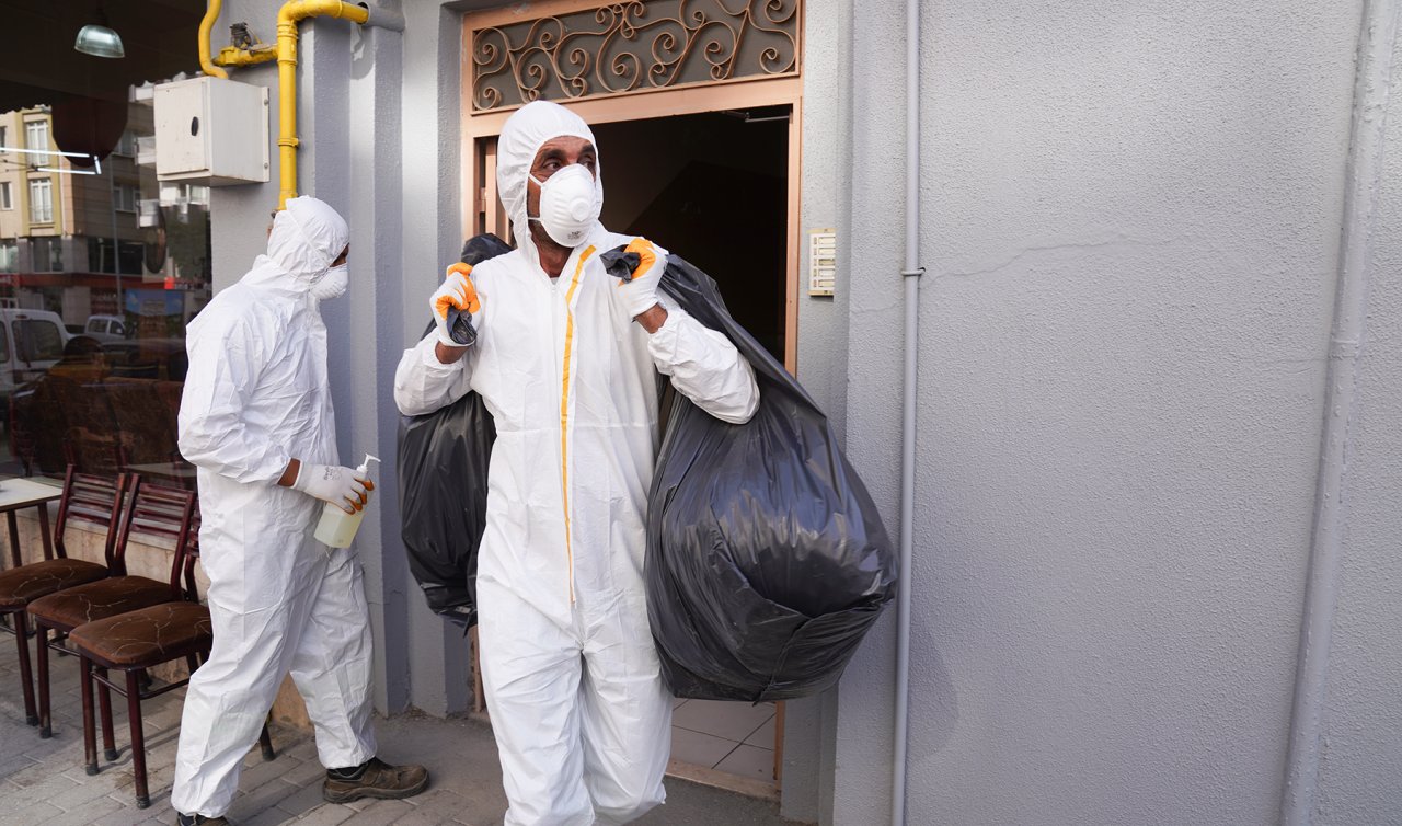 Evde 550 kiloluk plastik şişe yığını bulundu 