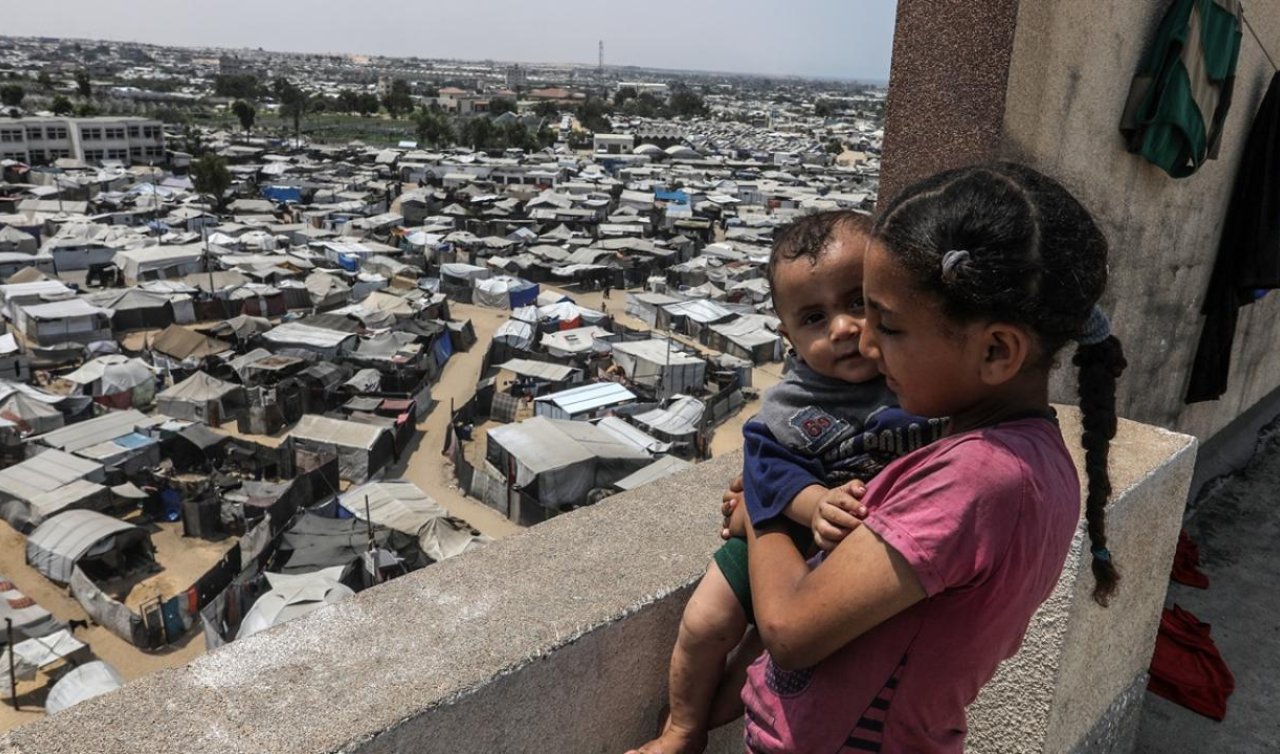 Katil İsrail’in Gazze’de düzenlediği saldırılarda 8 Filistinli hayatını kaybetti