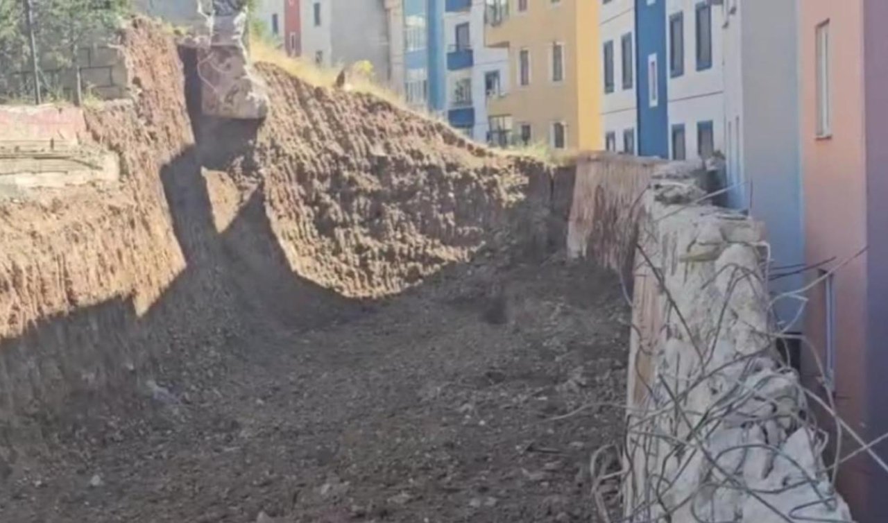 Erzurum İspir’de heyelan: Bazı evler tahliye edildi