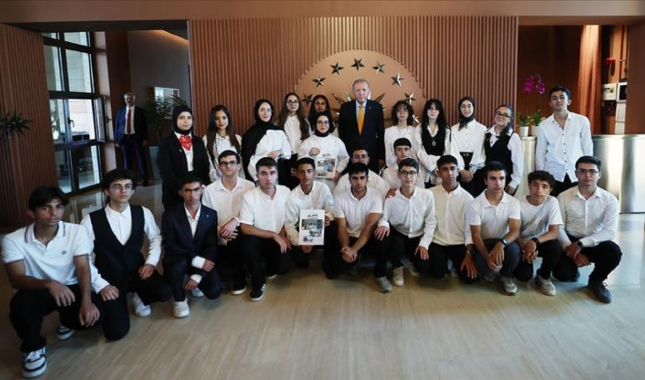 Cumhurbaşkanı Erdoğan “Maziden Atiye’’ programı kampına katılan öğrencileri kabul etti