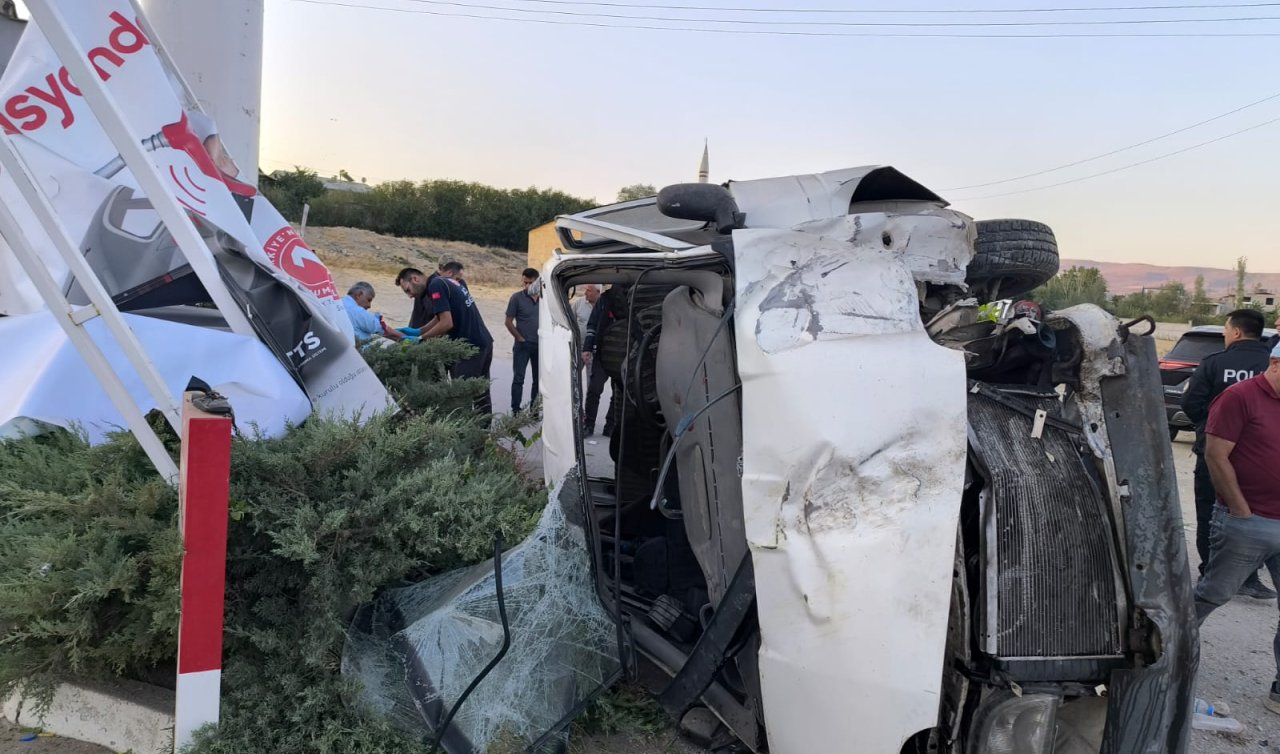 Kontrolden çıkan kamyonet kaldırıma çarptı: 4 yaralı