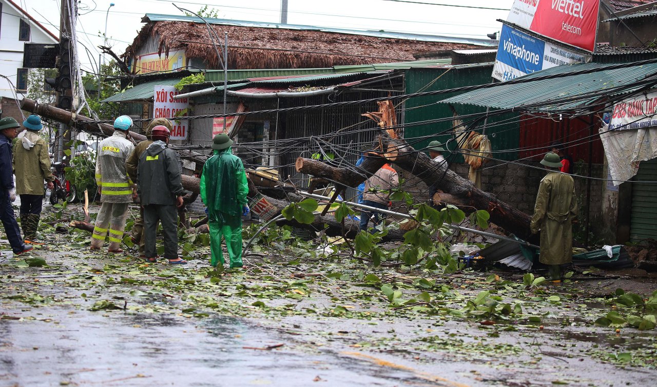 Vietnam’ı vuran Kajiki Tayfunu’nda 3 kişi hayatını kaybetti
