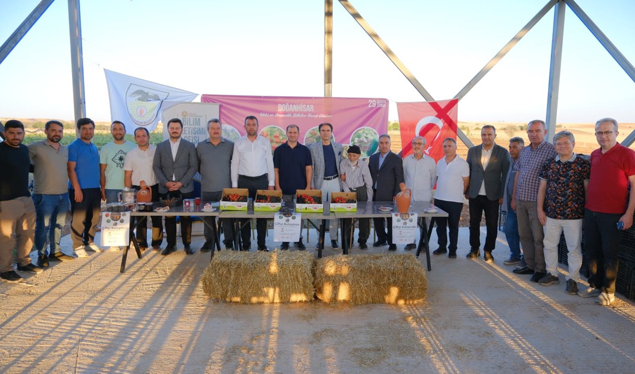 Selçuk Üniversitesi Bilim İletişimi Ofisi Doğanhisar’da çiftçilerle buluştu