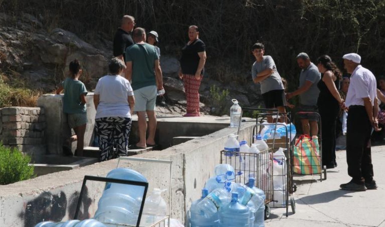 İzmir’de su krizi: Çeşmelerde kuyruk oluştu
