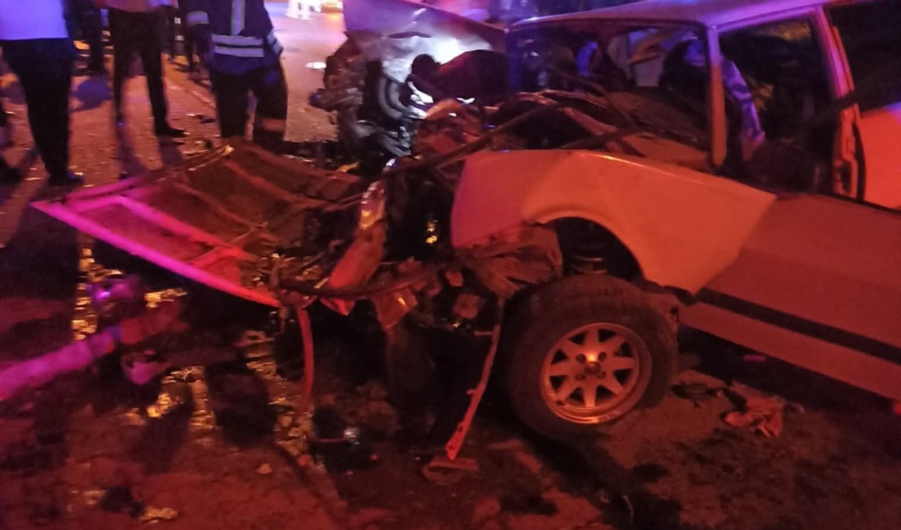 İki otomobil kafa kafaya çarpıştı: 4’ü ağır 8 kişi yaralandı 