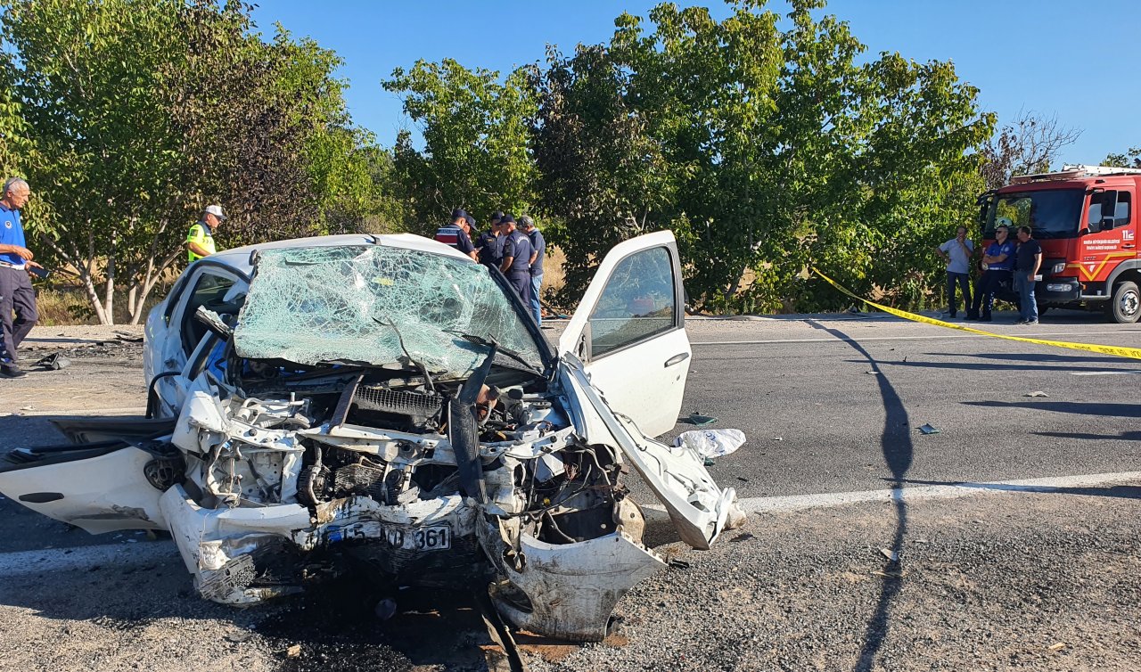 İki otomobilin çarpıştığı kazada 3 kişi öldü 2 kişi yaralandı