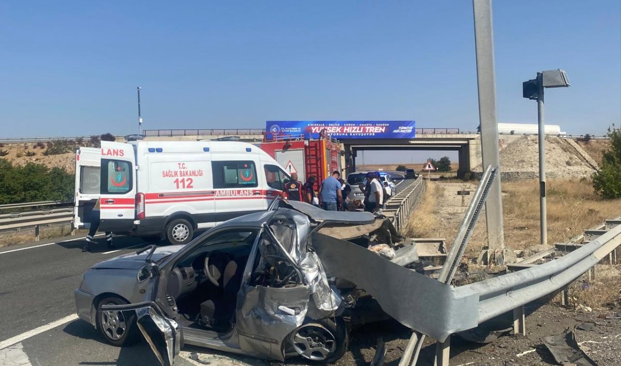 Otomobil, bariyerlere çarptı: 1 ölü 4 yaralı