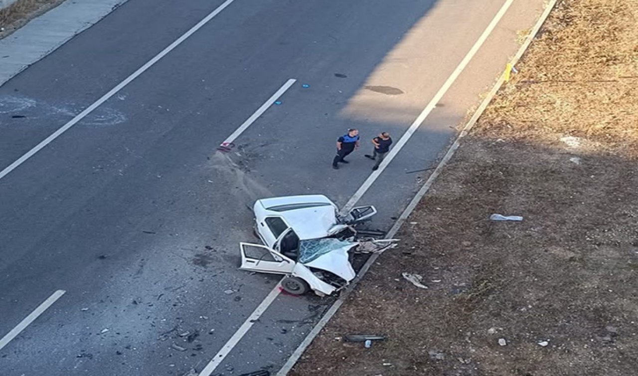 Ters yöne giren otomobille hafif ticari araç kafa kafaya çarpıştı: 1 ölü 3 yaralı