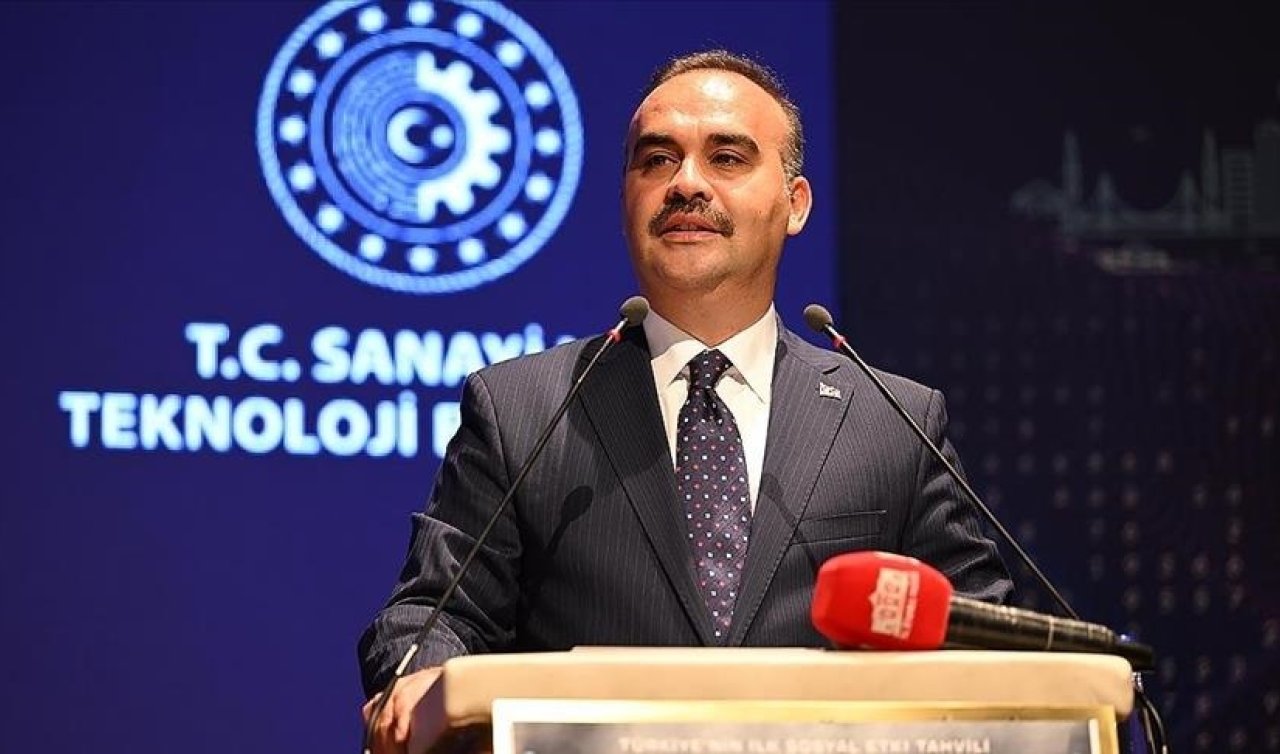 Bakan Kacır’dan Özel’e çekirgeli roket göndermesi