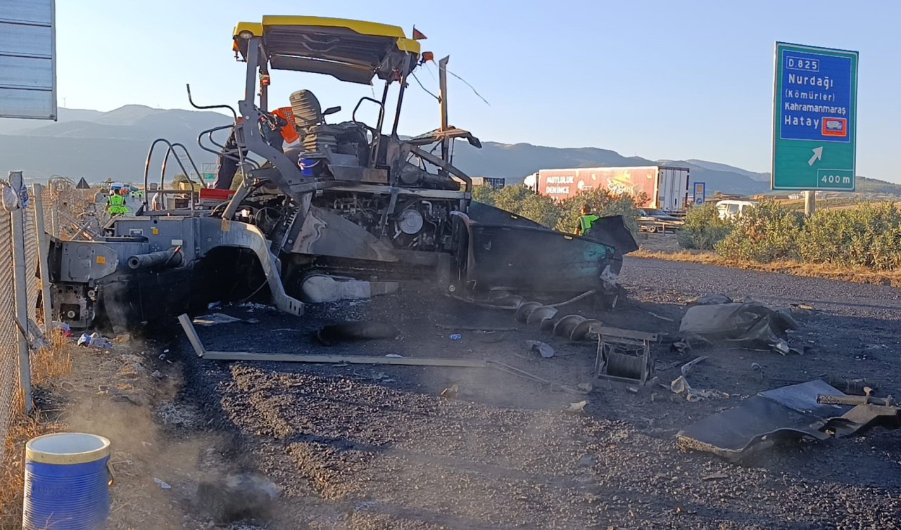 Freni patlayan mısır yüklü tır asfalt makinasına çarptı
