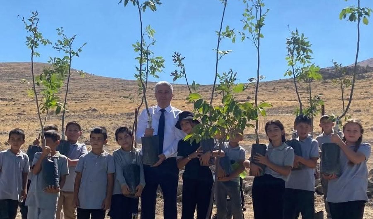 Karapınar’da “100 Öğrenci 100 Fidan’’ etkinliği