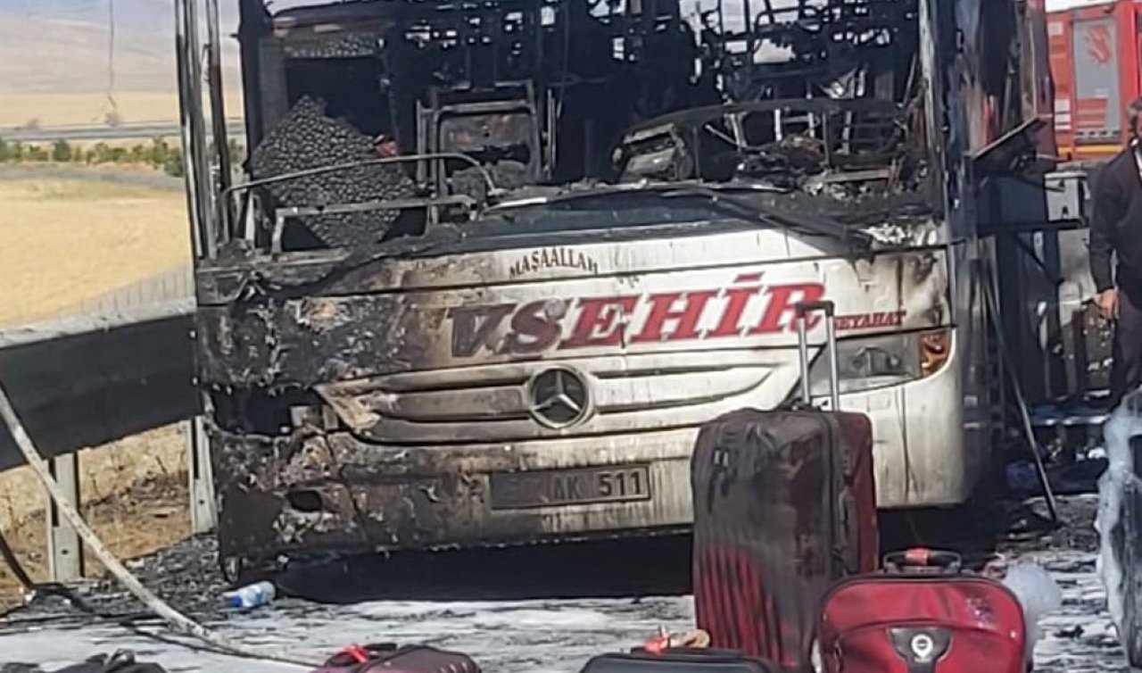 Seyir halindeki yolcu otobüsü yandı