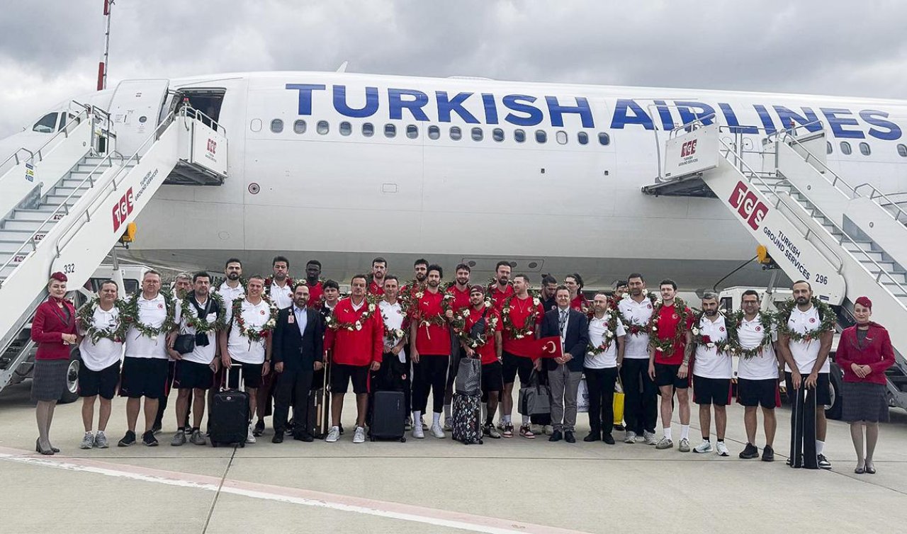 Avrupa ikincisi 12 Dev Adam yurda döndü