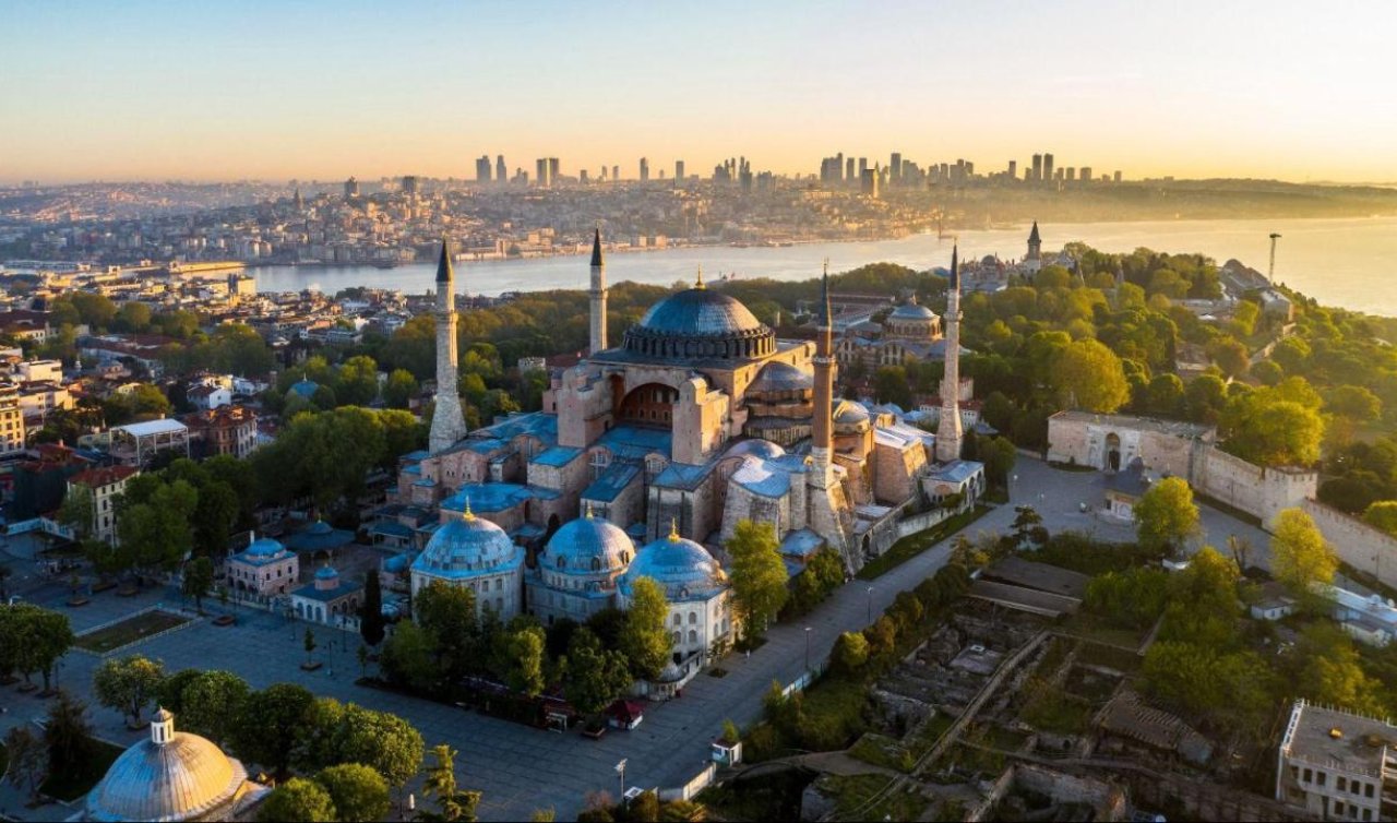 Tarihi camilerde karekodlu dönem