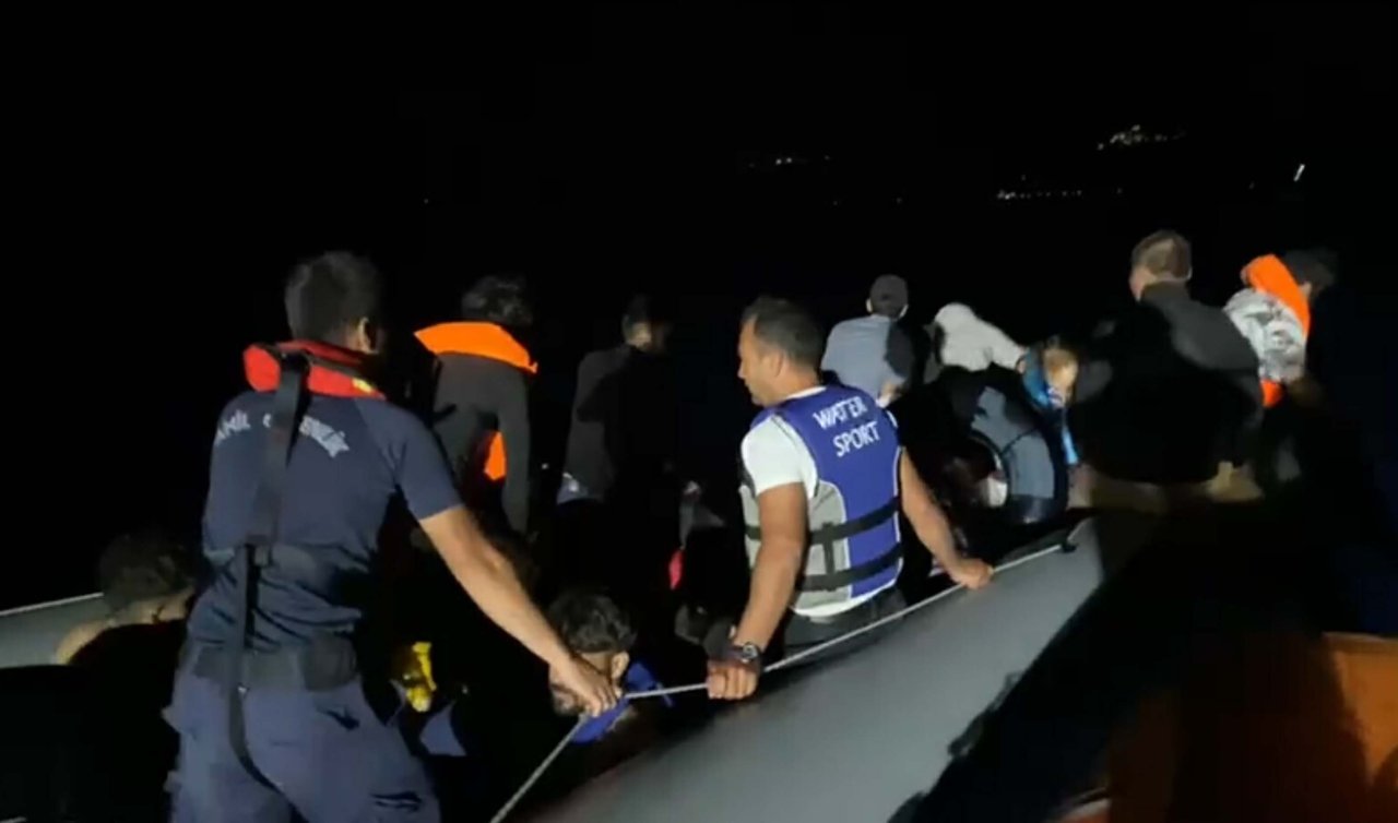 Ayvacık açıklarında 43 kaçak göçmen yakalandı