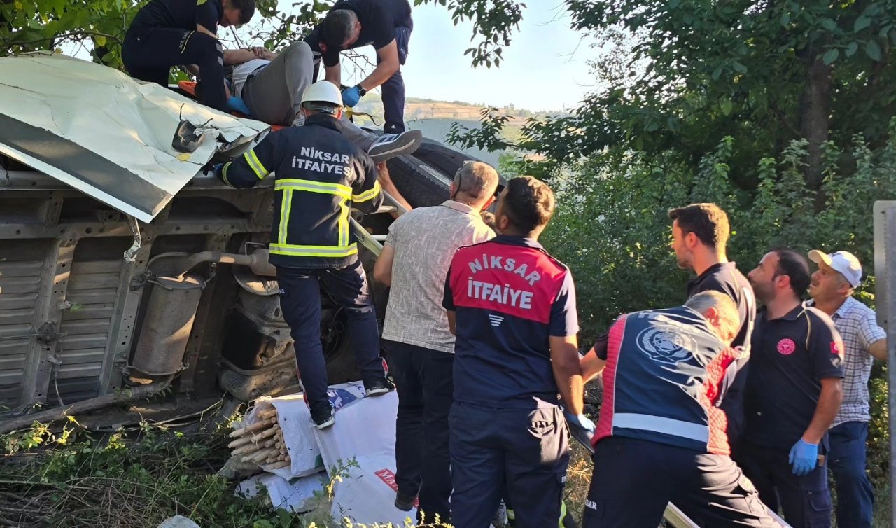  Virajı alamayan minibüs devrildi: 2 yaralı