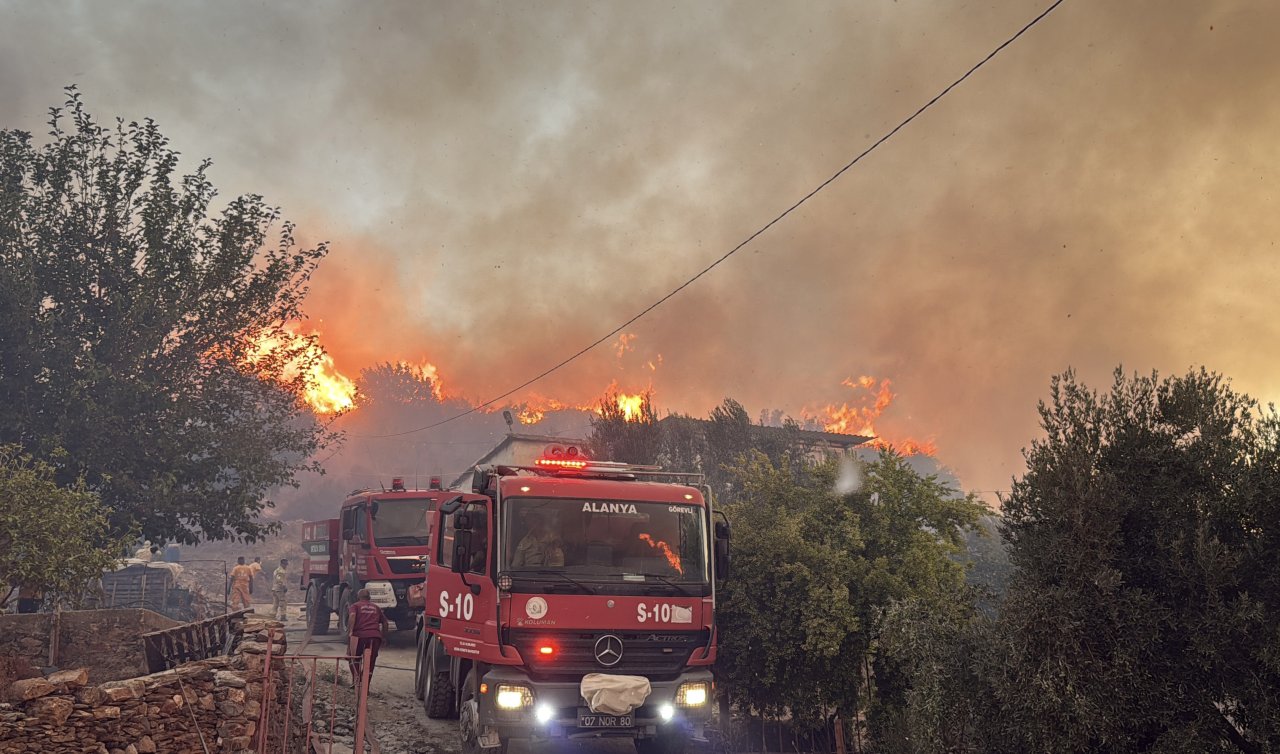 Alanya’daki orman yangınına havadan ve karadan müdahale sürüyor