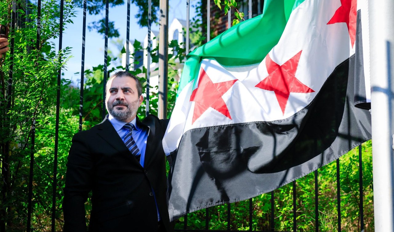 Suriye bayrağı 10 yıl sonra Washington’da yeniden dalgalandı