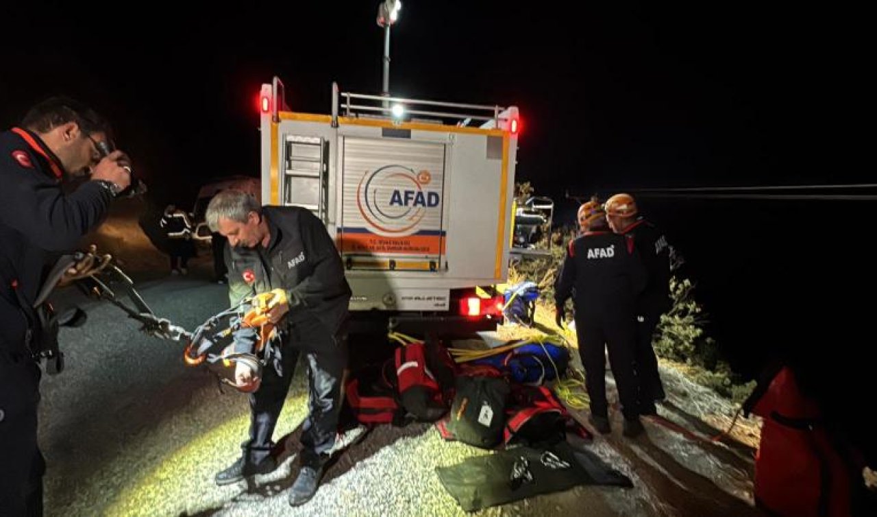 Uçuruma yuvarlanan otomobildeki 4 kişi öldü