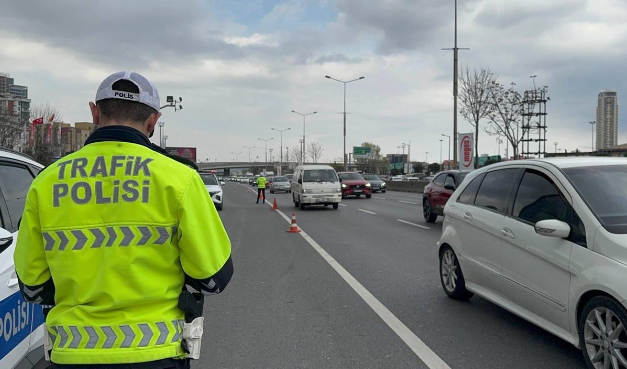  Trafikte tartışan sürücünün ehliyetine el konuldu