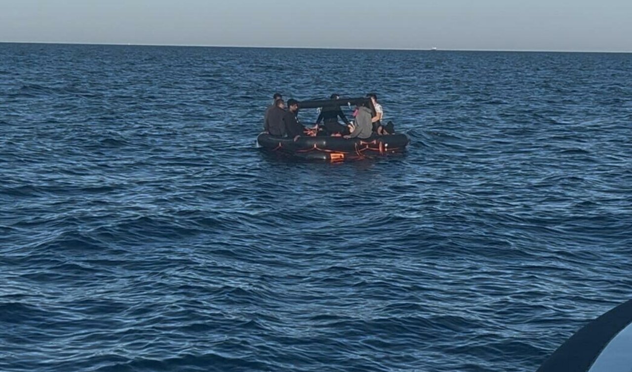  Çanakkale açıklarında 3’ü çocuk 23 kaçak göçmen kurtarıldı
