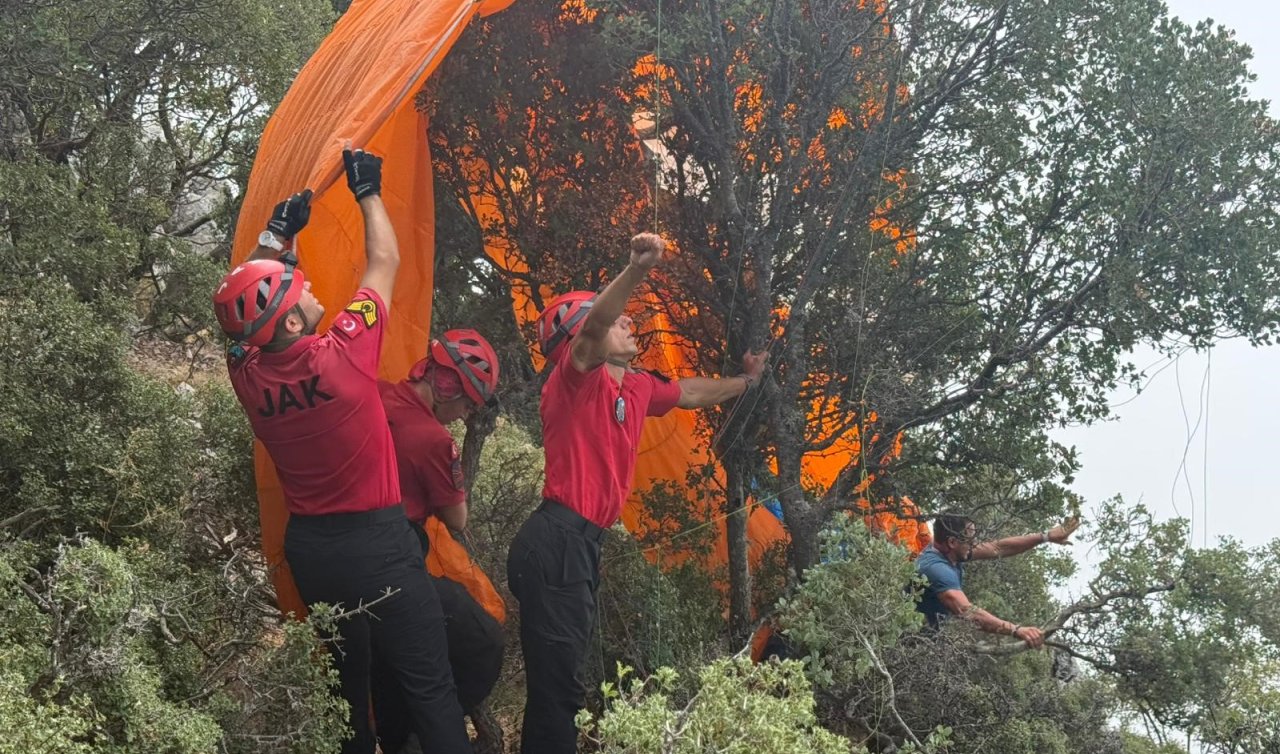 Ormanlık alana düşen paraşütçüleri JAK ekipleri kurtardı