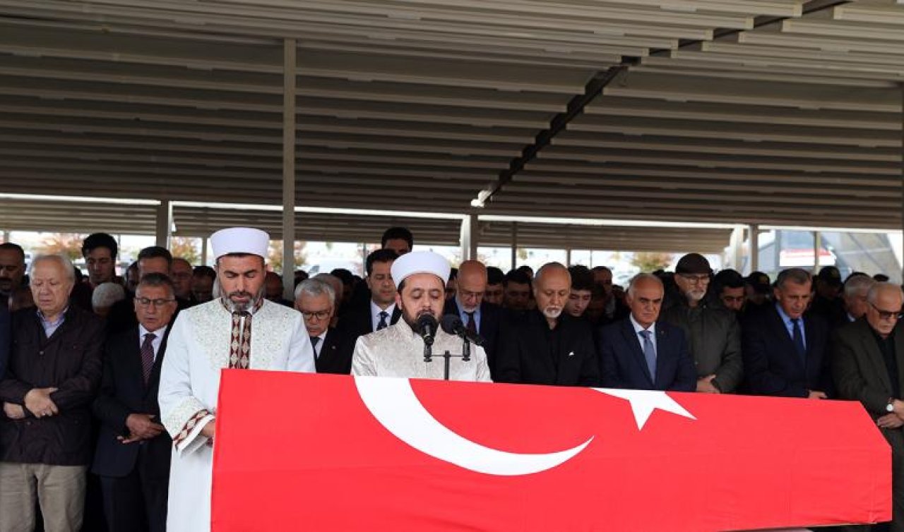 Yavuz Bülent Bakiler Sivas’ta son yolculuğuna uğurlandı