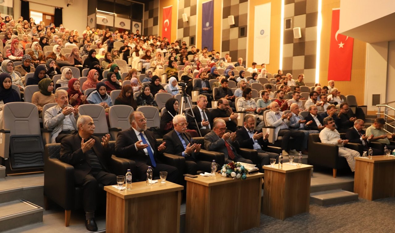NEÜ İlahiyat Fakültesinde akademik yıl “İlk Dersimiz Gazze Peygamberimiz ve İslam Ümmeti” programıyla açıldı