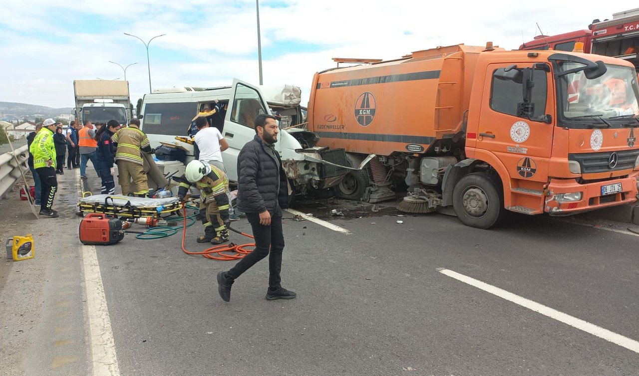 Temizlik aracına çarpan motokaravanın sürücüsü öldü eşi yaralandı