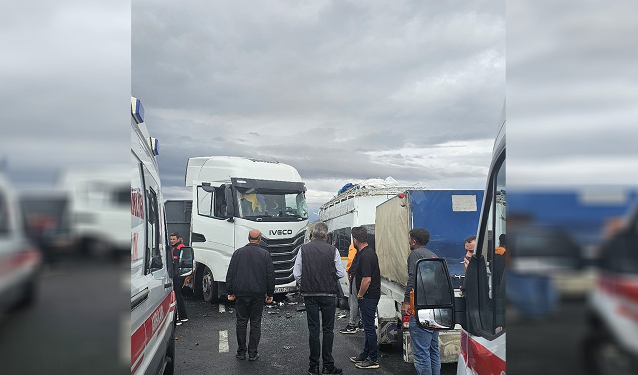 TIR ile minibüs çarpıştı: 9 yaralı