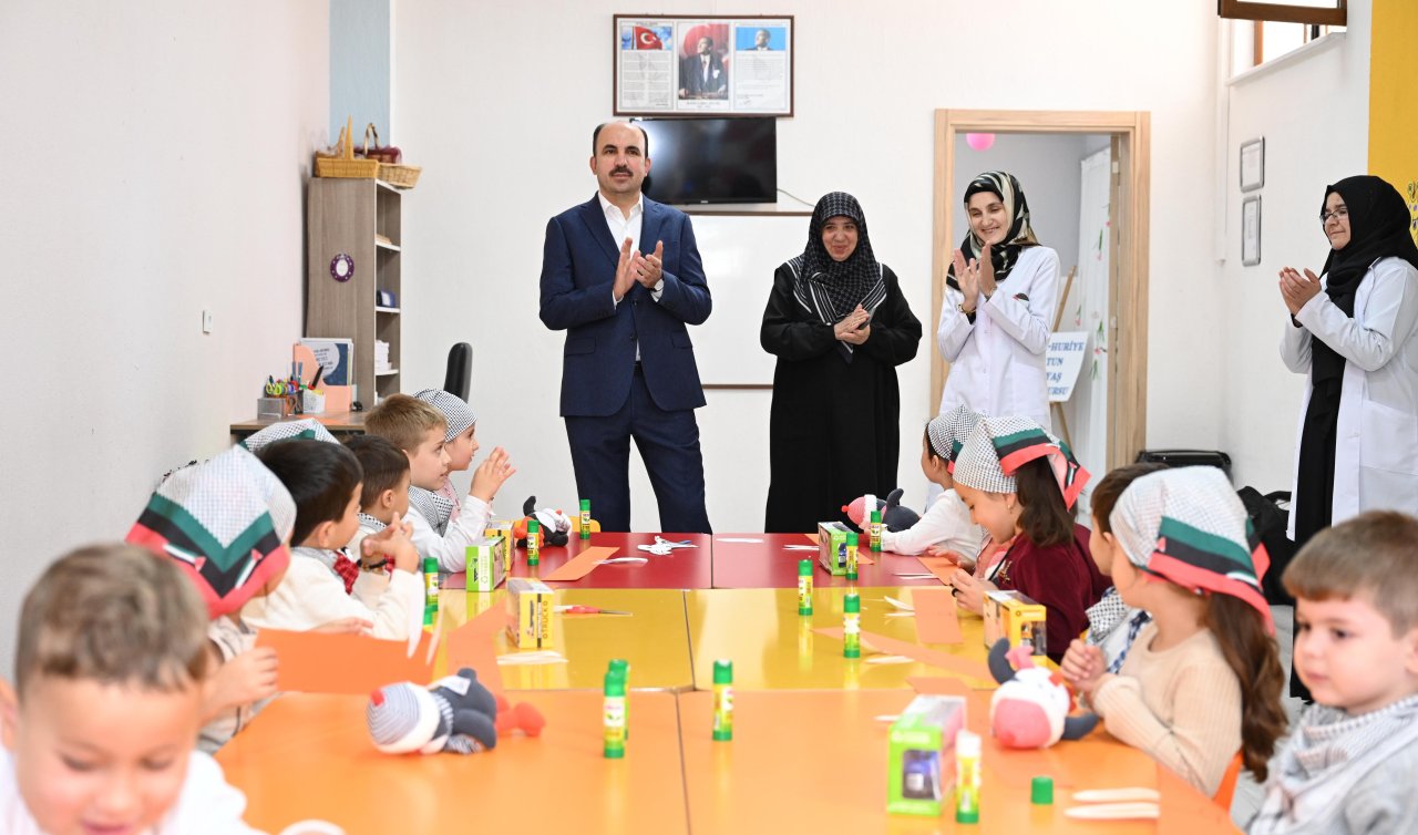 Başkan Altay Filistin duyarlılığı ile dikkat çeken minik öğrencileri ziyaret etti
