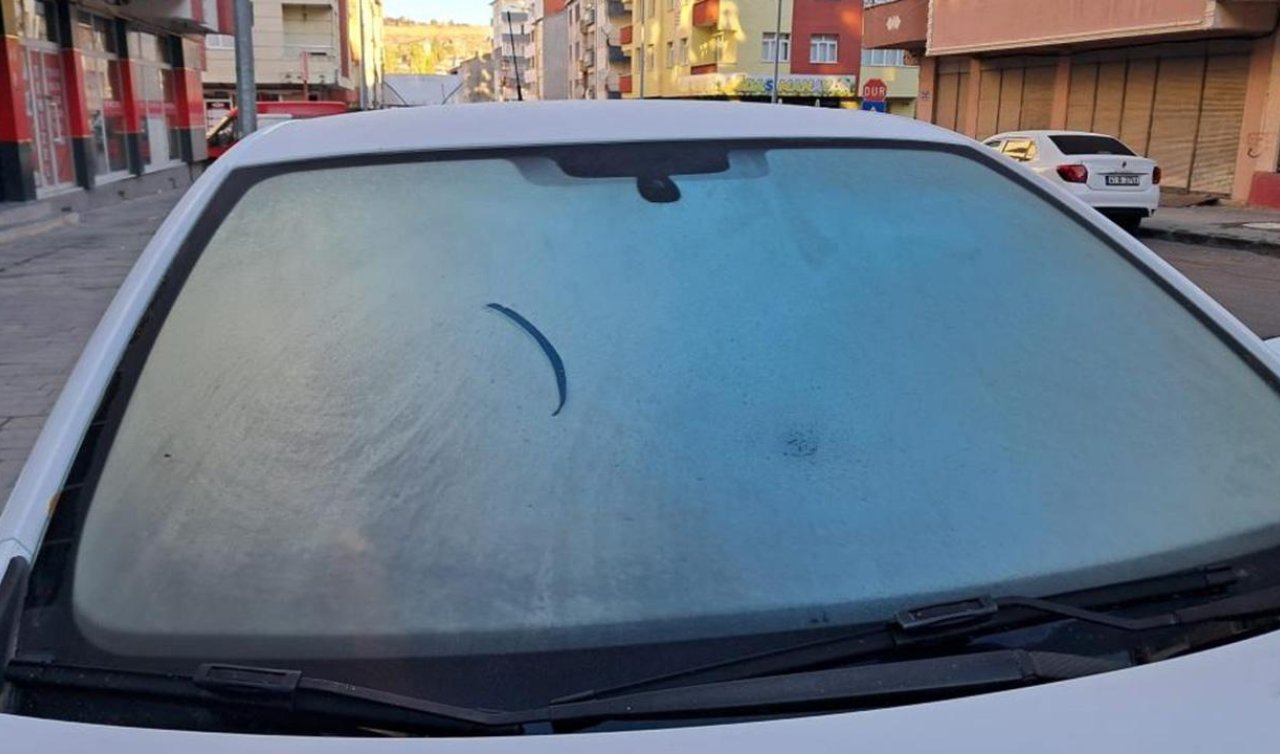 Kars’a kış geldi camlar buzla kaplandı