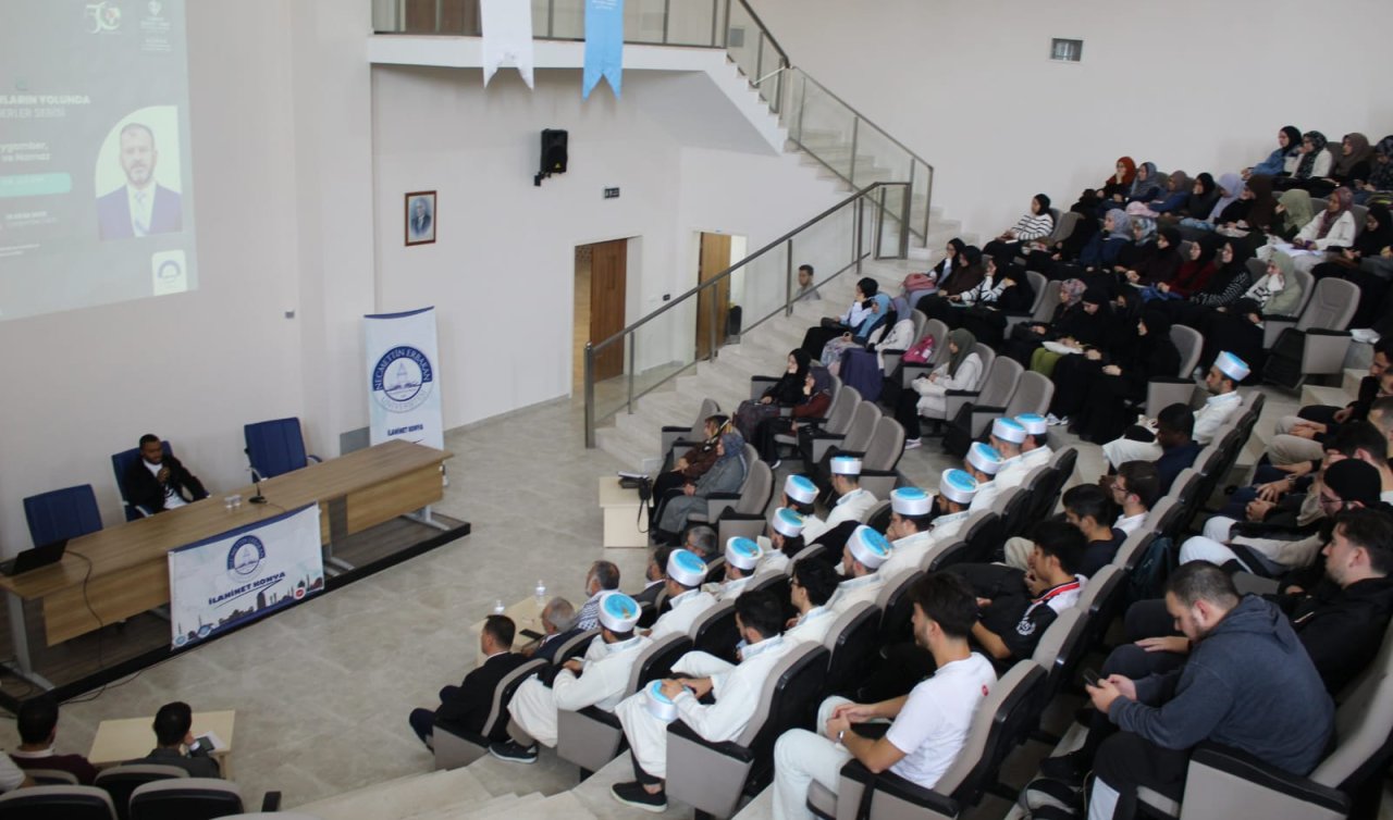 Konya’da “Çınarların Yolunda’’ seminerleri başladı!