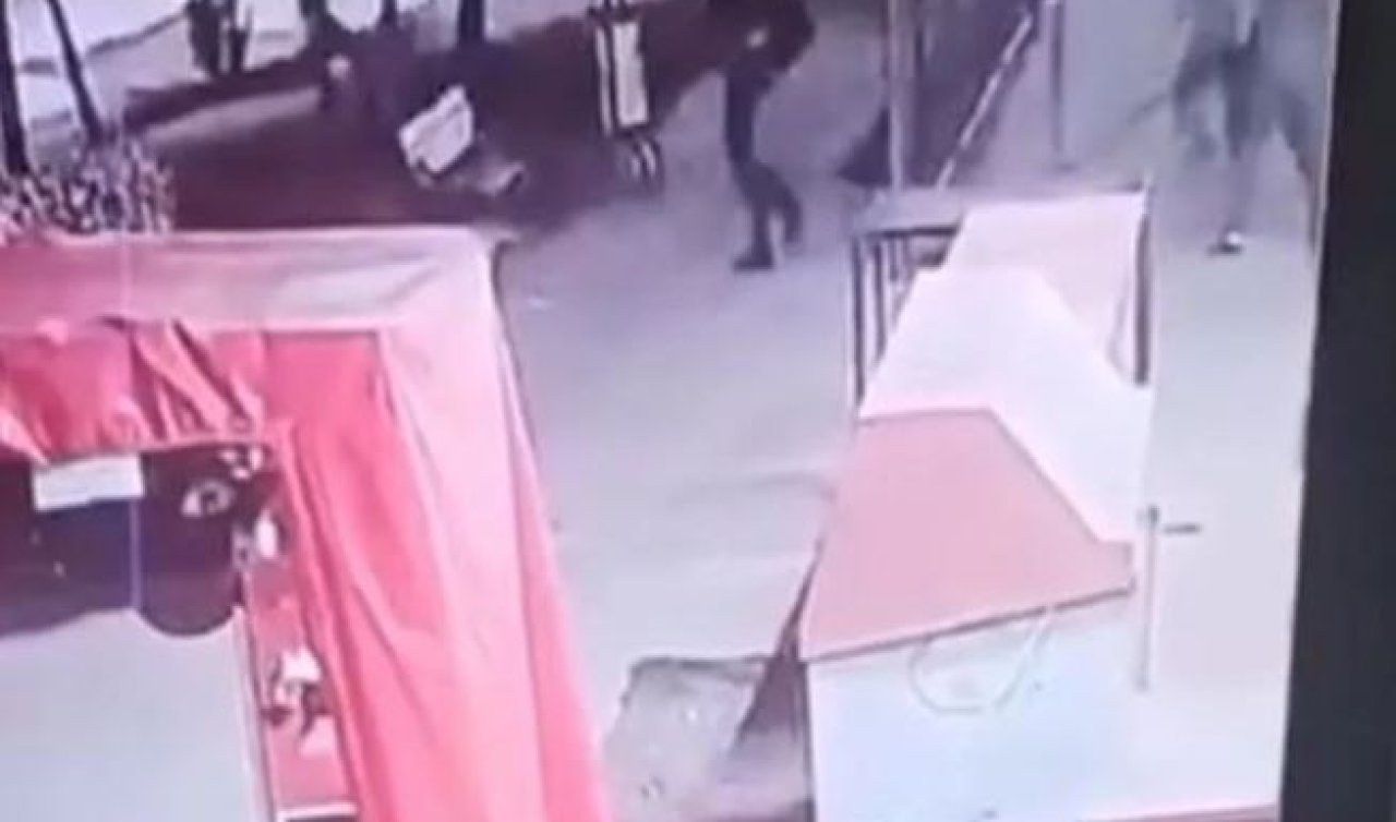 Parkta dehşet: Üç lise öğrencisini dövüp bıçakladılar! Olay anı kamerada