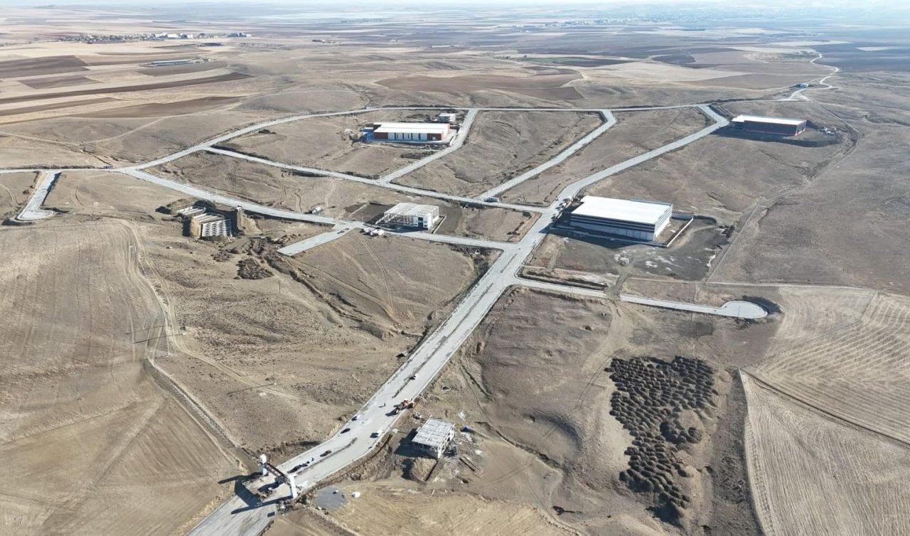 Kulu OSB girişine totem montajı yapıldı! Başkan Sertdemir sahada incelemelerde bulundu