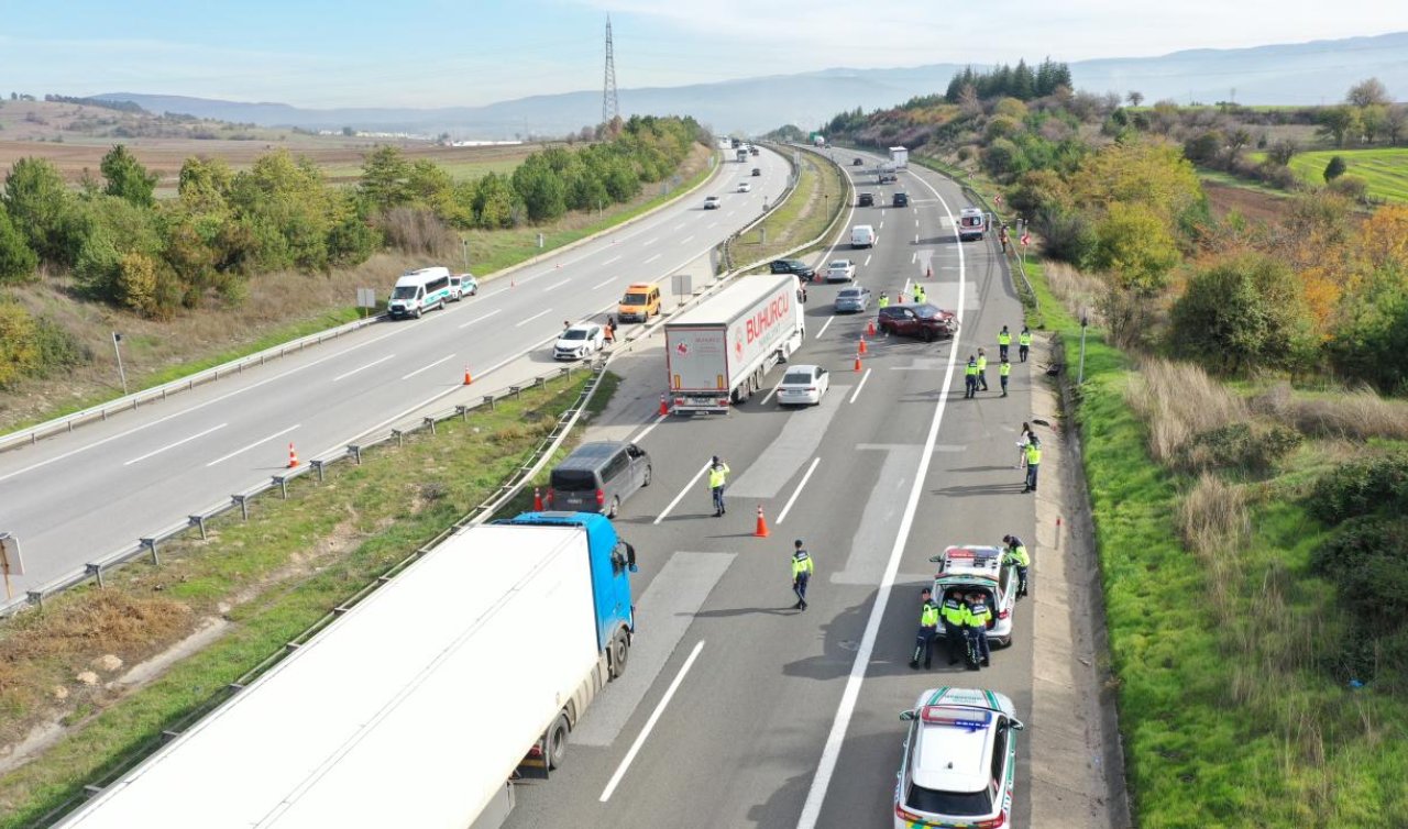Anadolu Otoyolu’nda iki otomobil çarpıştı: 9 yaşındaki çocuk hayatını kaybetti