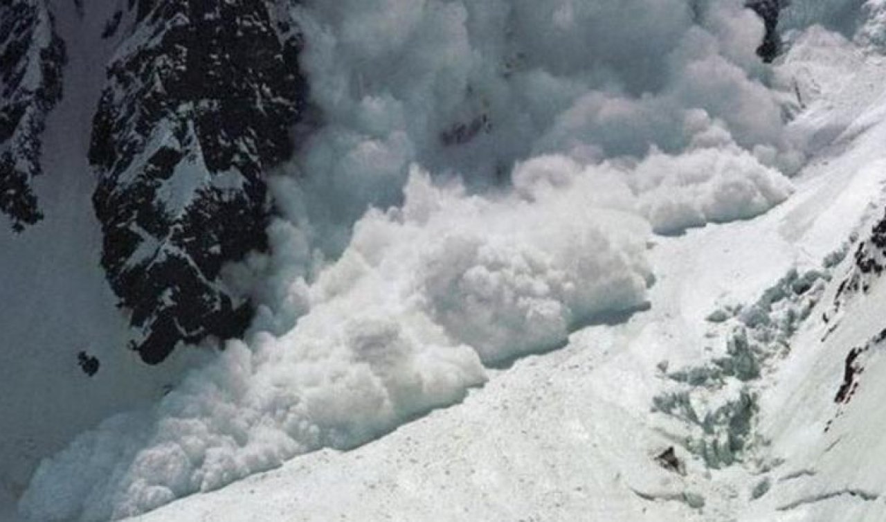 Nepal’deki Yalung Ri Dağı’nda çığ düşmesi sonucu 7 kişi öldü