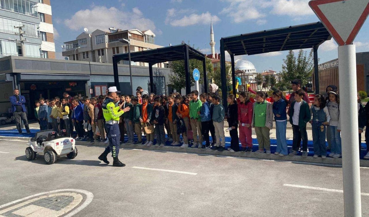 Konya’da öğrenci ve sürücülere yönelik trafik eğitimi! 9 bin 375 kişiye eğitim verildi