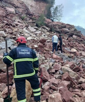 Taş ocağı şantiyesinde göçük! 2 işçi enkaz altında kaldı 
