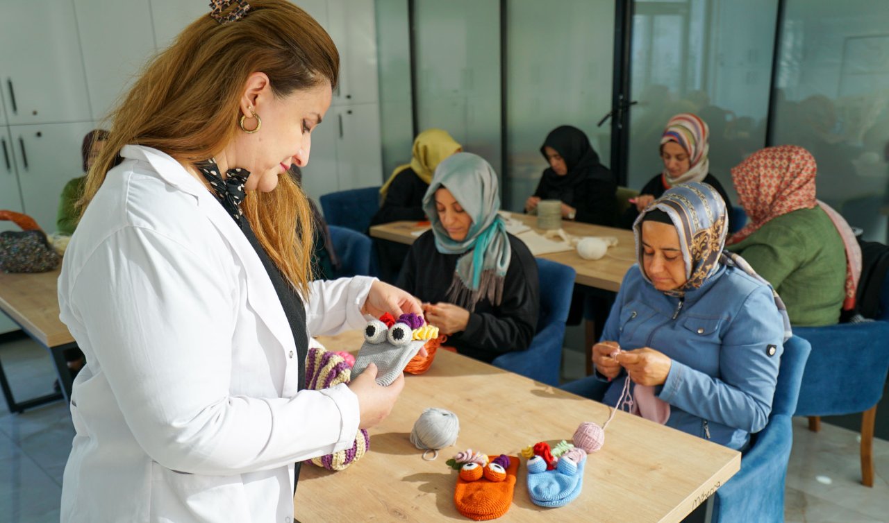 Meram’da anneler de öğreniyor, üretiyor ve sosyalleşiyor