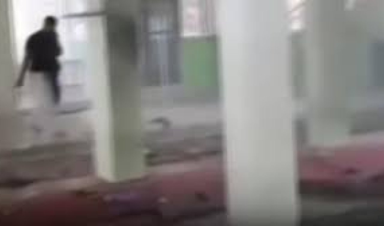 Camide cuma namazı sırasında patlama: 54 yaralı! O anlar kamerada