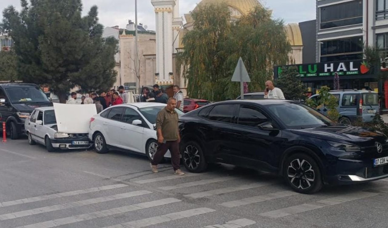 Kulu’da 3 araç zincirleme kazaya karıştı: Yaralanan olmadı