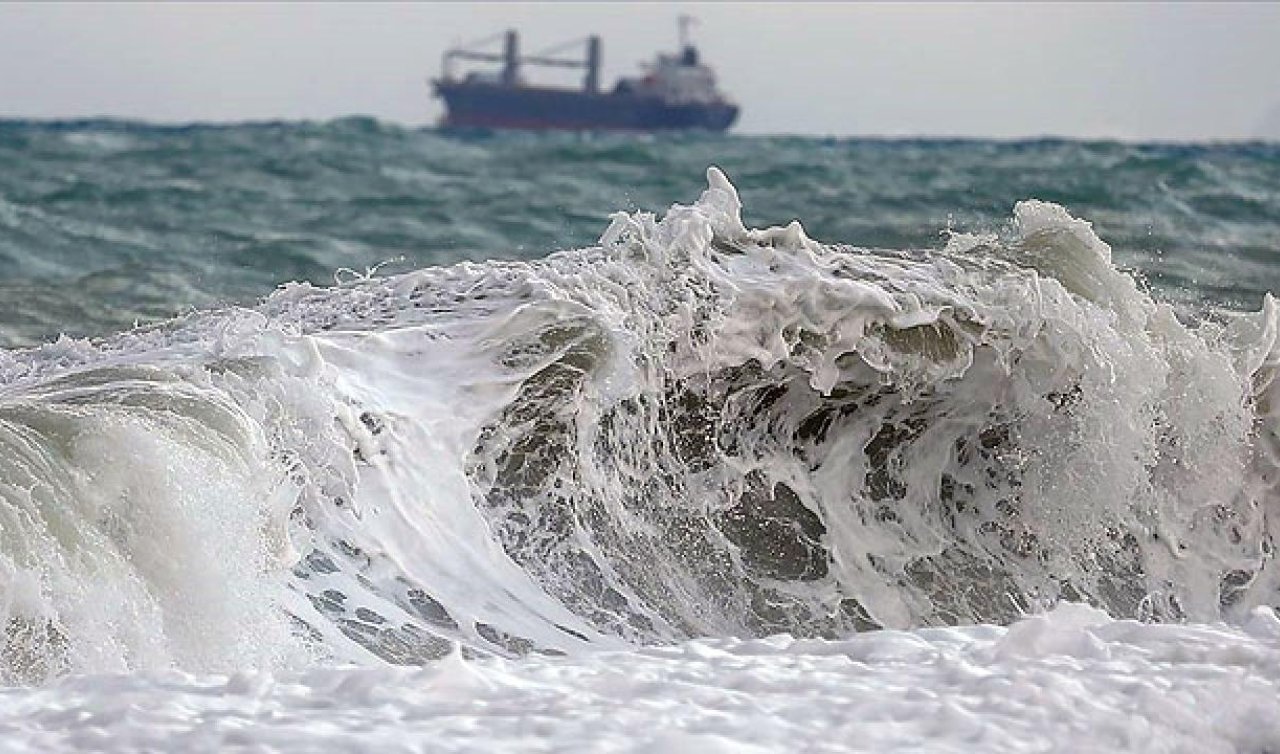 Japonya’da 6,8 büyüklüğündeki depremin ardından hafif ölçekli tsunami meydana geldi