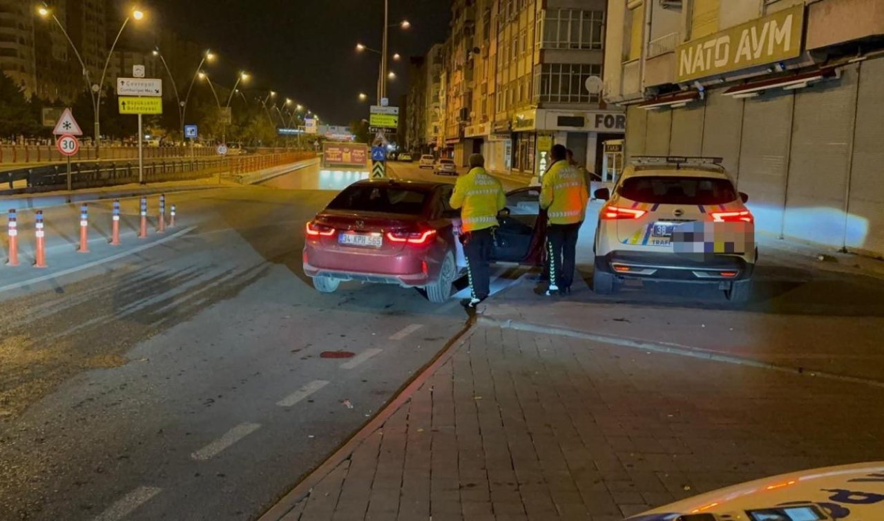 Ehliyetsiz sürücünün aracını almaya gelen arkadaşı da ehliyetsiz çıktı