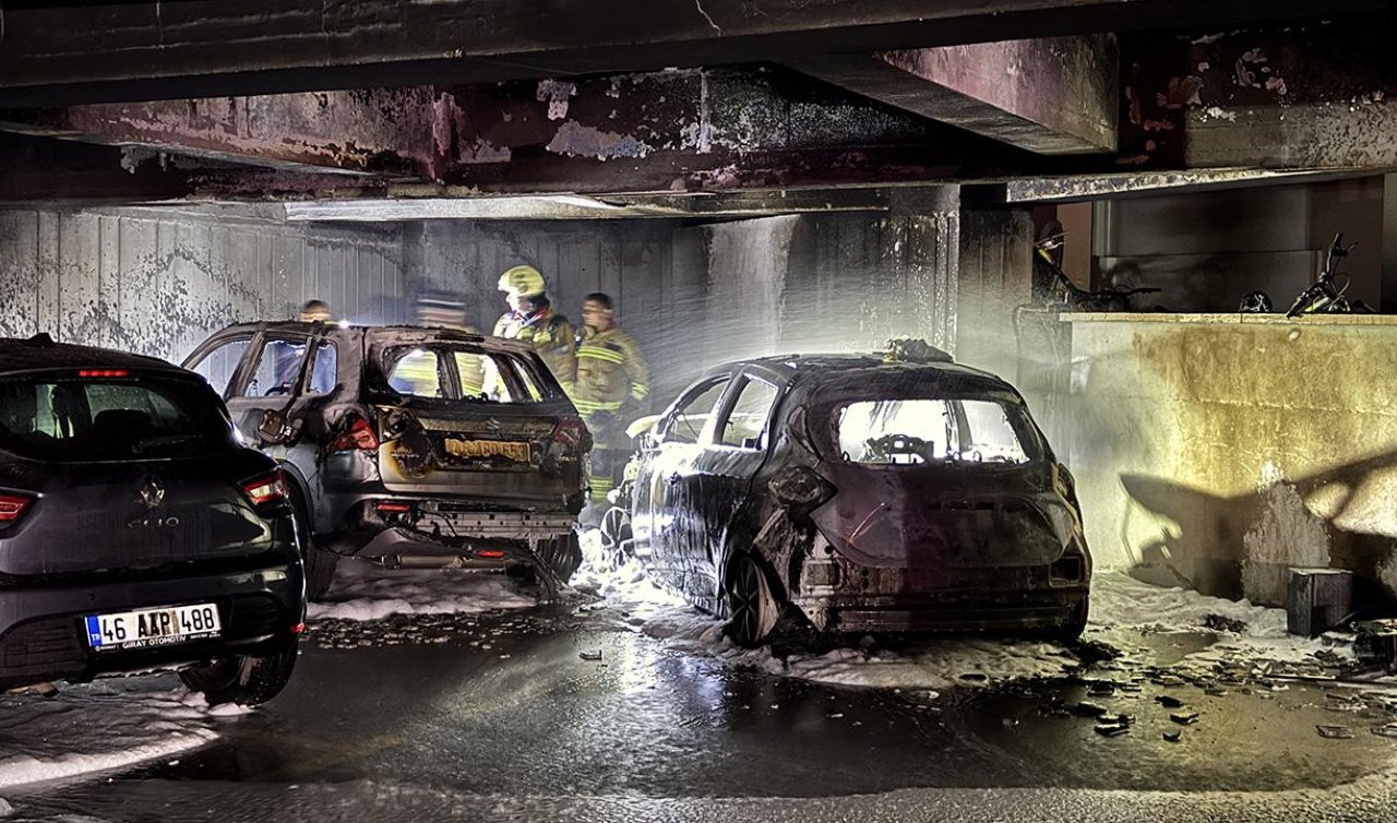 Site otoparkında 3 araç yandı 18 kişi dumandan etkilendi