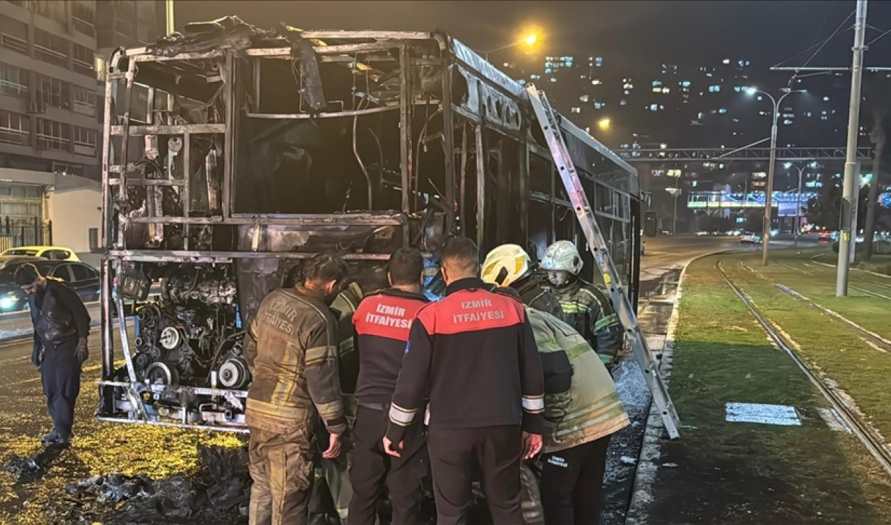 Seyir halindeki belediye otobüsü yandı