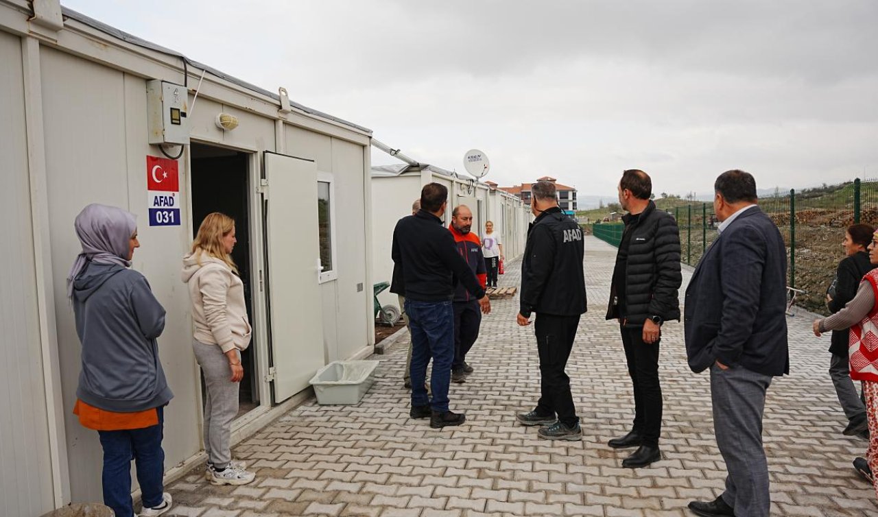 Sındırgı’da evleri hasar gören vatandaşlar geçici yaşam merkezine yerleştiriliyor