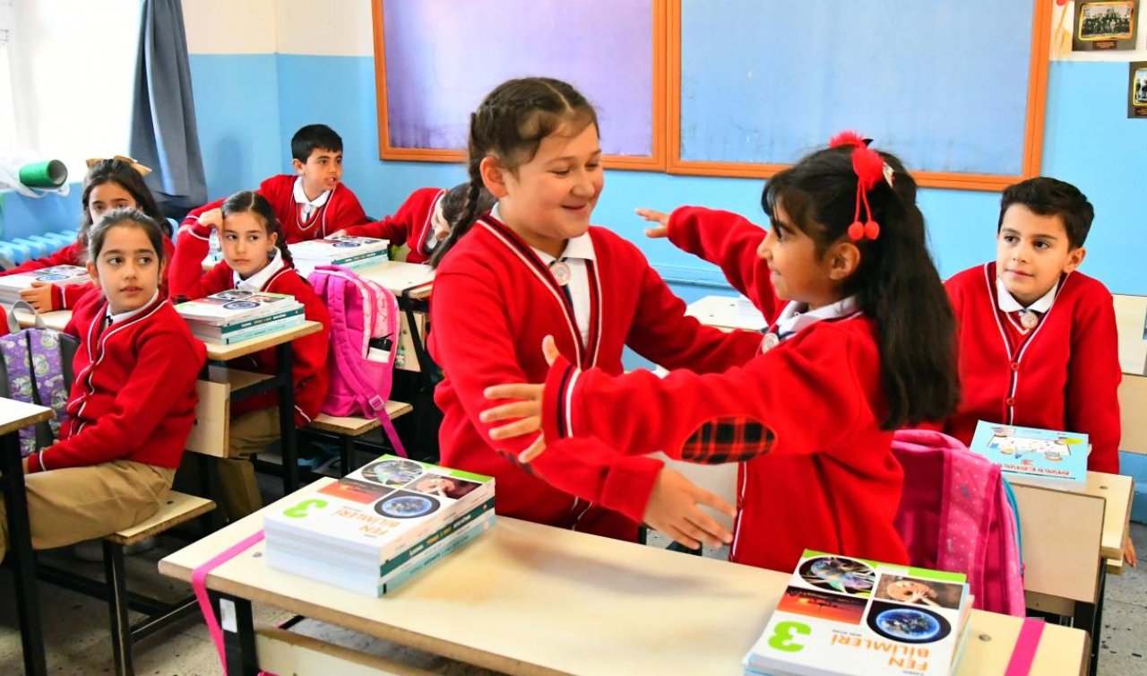 Ara tatil sona erdi milyonlarca öğrenci yeniden sınıflarda