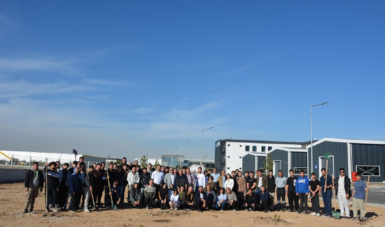 NEÜ iki farklı etkinlikle şehitlerin hatırasını yeşertti