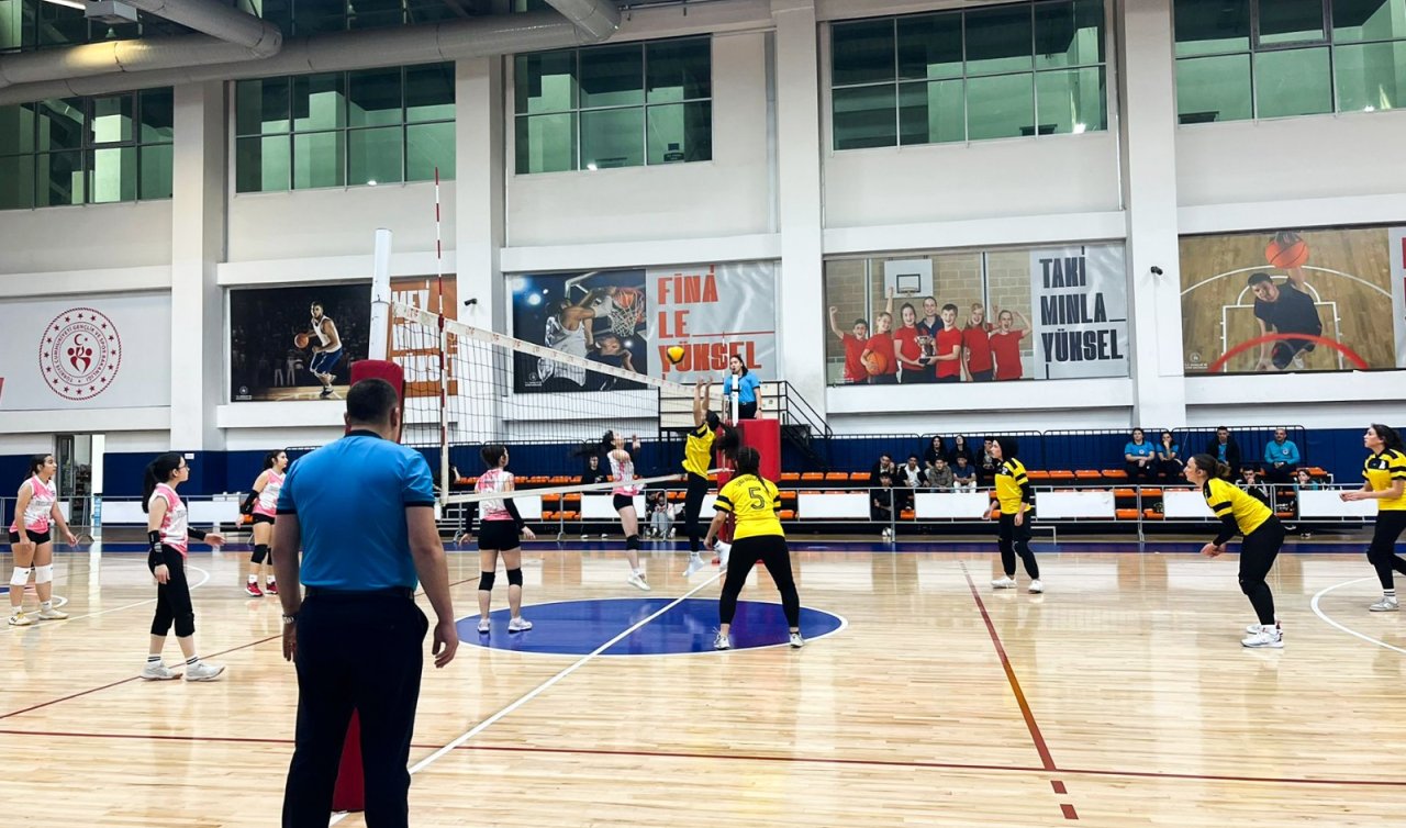 Konya’da voleybol şöleni yaşanıyor